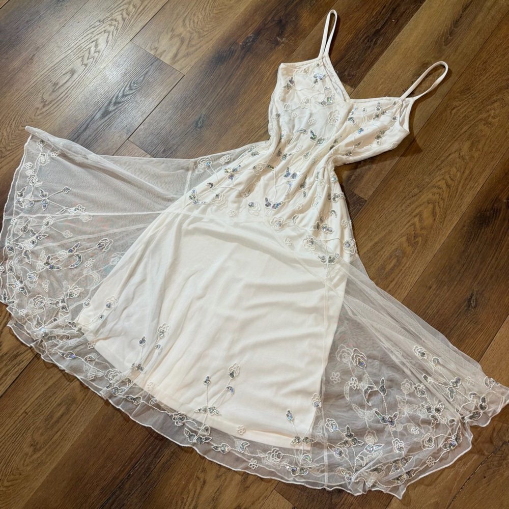 Embellished White Sequin Floral Camisole - Picture 8 of 16